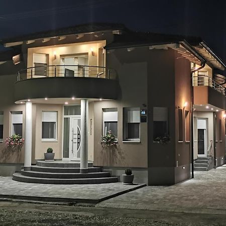 Apartman Bozur **** Satnica Dakovacka Екстериор снимка