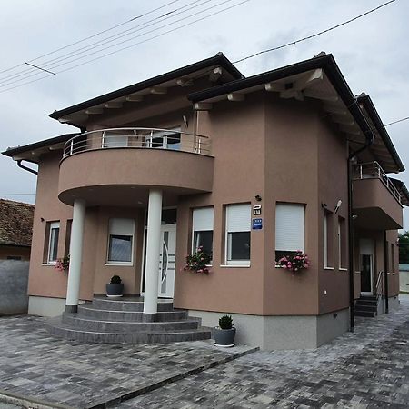Apartman Bozur **** Satnica Dakovacka Екстериор снимка
