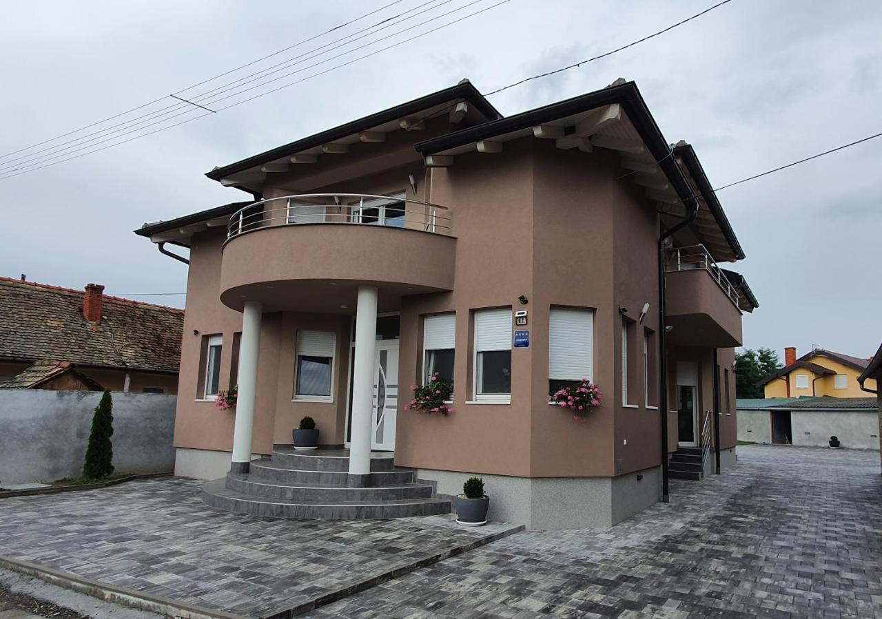 Apartman Bozur **** Satnica Dakovacka Екстериор снимка