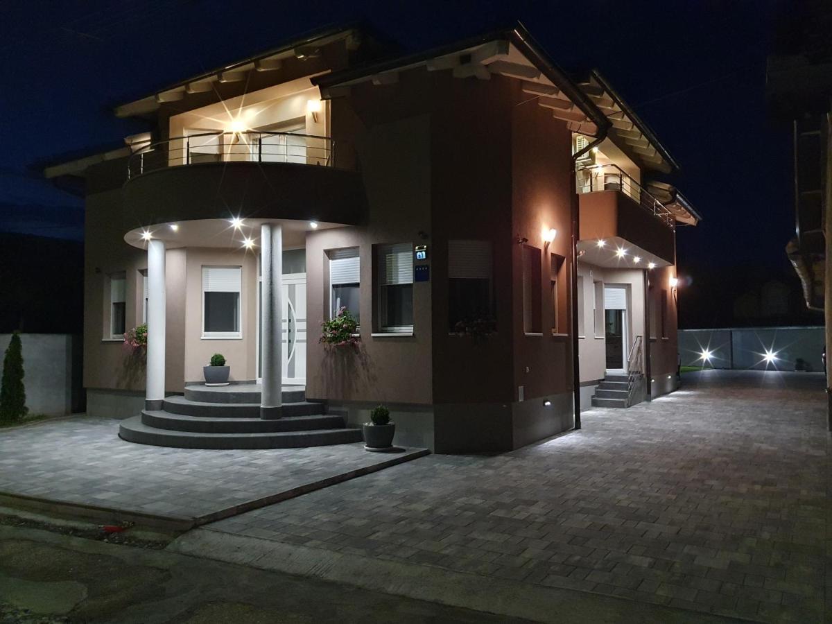Apartman Bozur **** Satnica Dakovacka Екстериор снимка
